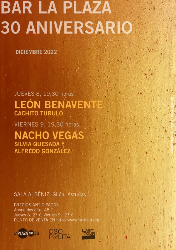 Nacho Vegas y León Benavente en el aniversario del Bar La Plaza de Xixón. 